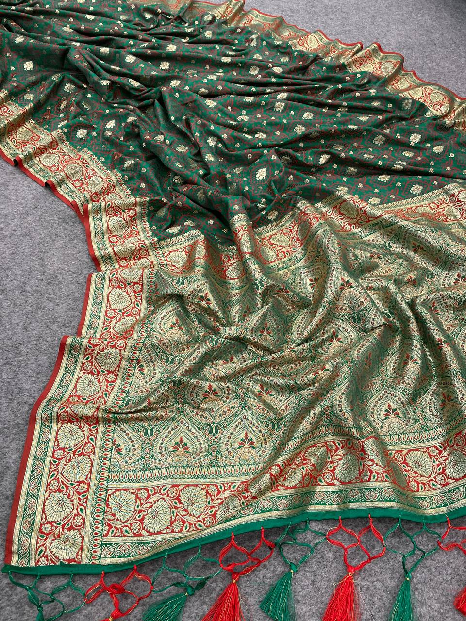 Pretty Green Soft Banarasi Silk Saree With Snazzy Blouse Piece